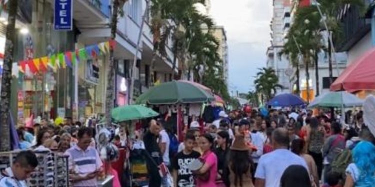 Vendedores ambulantes extranjeros llegaron hasta la carrera Tercera a vender