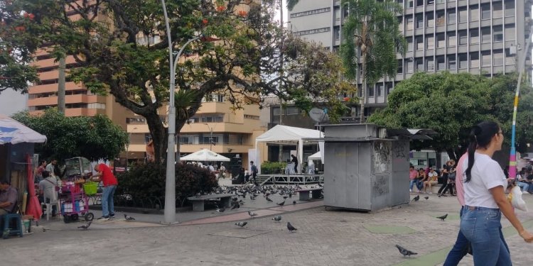 Ventas informales en carros tipo jeep y otros automotores fueron retirados del Centro de la Ciudad