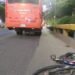 Bajo pronóstico reservado permanecer ciclista que cayó en la quebrada Chipalo luego de estrellarse con una buseta