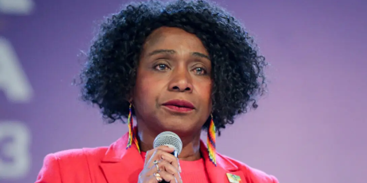 Nuevos cargos contra María Isabel Urrutia: Exministra del Deporte Enfrenta acusaciones de irregularidades en contratación de Software