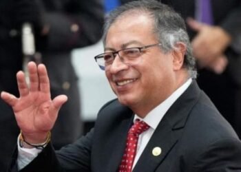 Presidente graduó a 283 subtenientes de la policía nacional