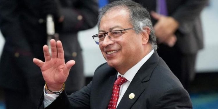 Presidente graduó a 283 subtenientes de la policía nacional