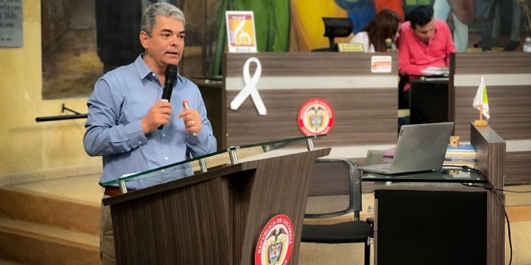 ‘Con pinzas’ analiza la Secretaría de Gobierno la posible restricción de venta de pólvora en Ibagué, por demandas recibidas por expendedores