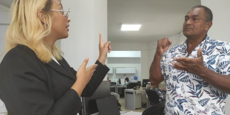 Gobierno departamental deberá usar intérprete en lenguaje de señas colombianas en sus actos públicos 