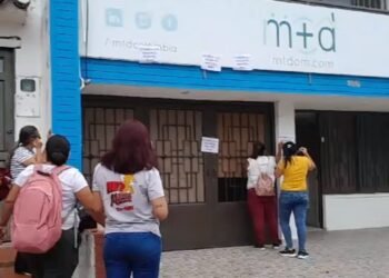 Empleadas de medicina y terapias domiciliarias que exigen el pago de sus salarios 