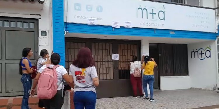 Empleadas de medicina y terapias domiciliarias que exigen el pago de sus salarios