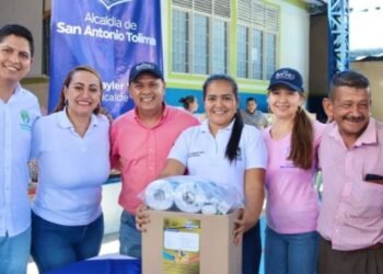 Entregan kits alimenticios a personas en condición de discapacidad y abuelos en San Antonio 