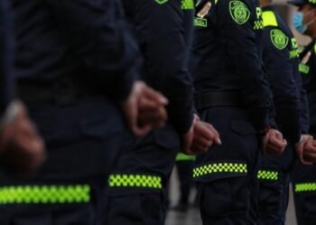Procuraduría inicia indagación por presuntos sobrecostos en contrato de $30 mil millones para uniformes de la Policía