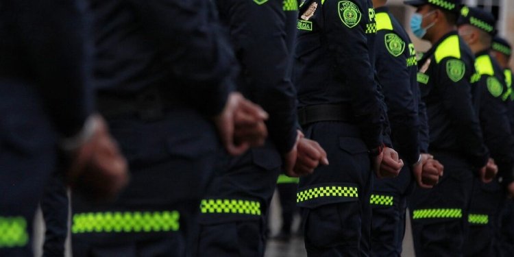 Procuraduría inicia indagación por presuntos sobrecostos en contrato de $30 mil millones para uniformes de la Policía