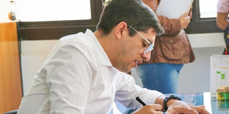 Procuraduría investiga a Camilo Valencia, alcalde de Cajamarca por presunto nombramiento irregular