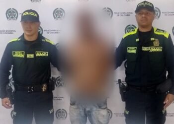 Sujeto pidió agua para robarle el celular 