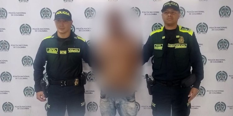 Sujeto pidió agua para robarle el celular