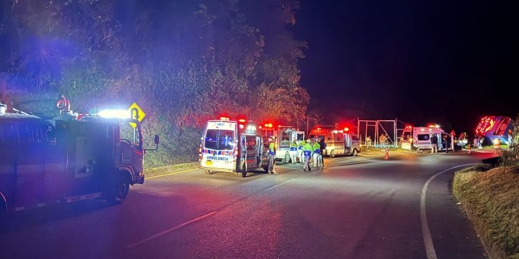 18 personas heridas deja accidente de tránsito en la vía La Línea
