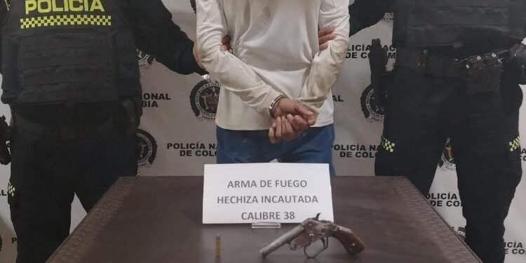 Detenido sujeto con arma de fuego en armero Guayabal