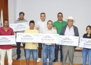 Gobernación del Tolima y Cámara de Comercio de Ibagué entregan ayudas a 10 comerciantes de la calle 19