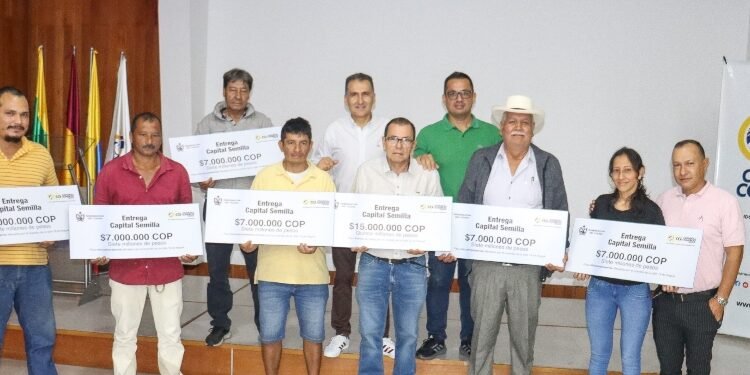 Gobernación del Tolima y Cámara de Comercio de Ibagué entregan ayudas a 10 comerciantes de la calle 19