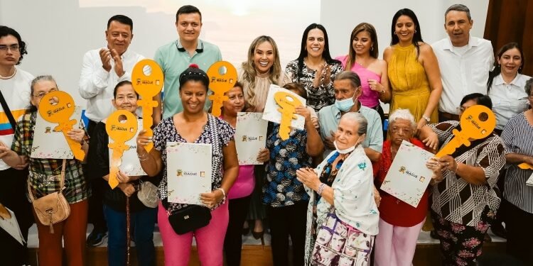 Más de 60 familias recibieron las llaves de su casa propia gracias a la Alcaldía de Ibagué