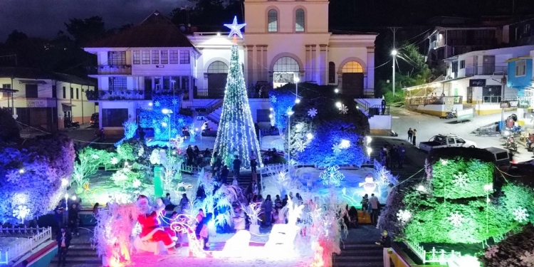 Decoración navideña y alumbrado en Casabianca llama la atención de los tolimenses
