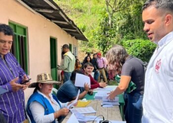 Pequeños productores en Líbano recibieron fertilizantes por parte del gobierno departamental 