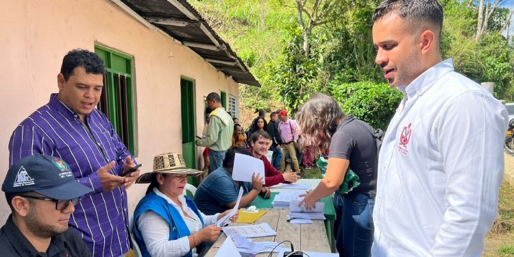 Pequeños productores en Líbano recibieron fertilizantes por parte del gobierno departamental