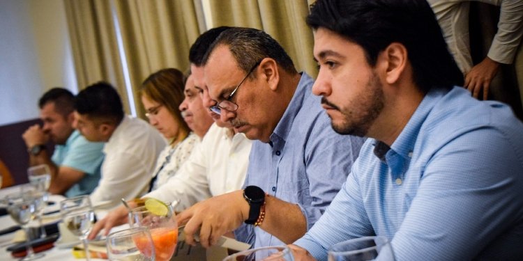 Gobernación del Tolima buscan fortalecer la producción de café y cacao en el sur del departamento 