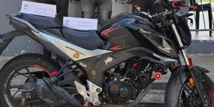Policía de Ibagué capturó a un hombre y recuperó moto que fue hurtada en Bogotá