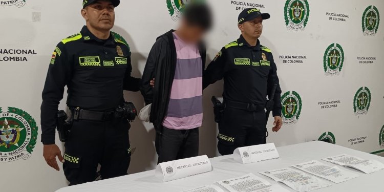 En libertad pero vinculado a una investigación joven detenido con panfletos de las disidencias de las Farc