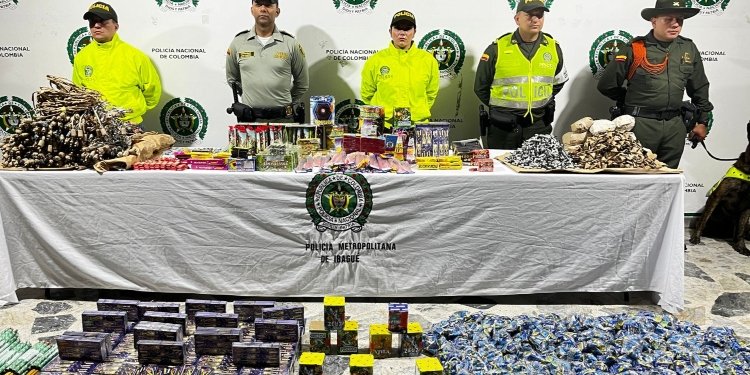 Autoridades en Ibagué se incautaron de más de 192 kilos de pólvora en la plaza de la 21