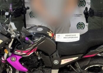 Hombre se movilizaba en una moto reportada como hurtada