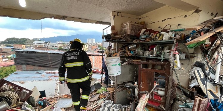 Explosión en presunto expendio de pólvora en el barrio Gaitán deja un herido grave