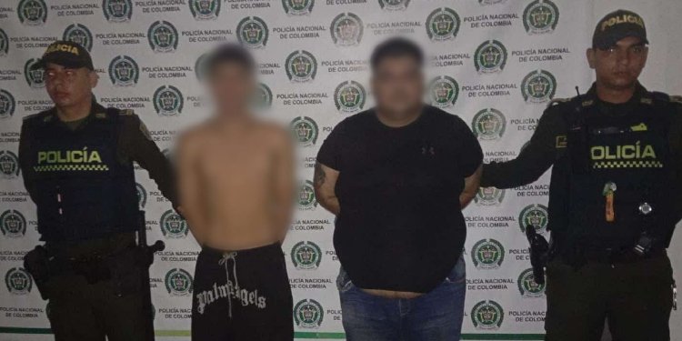 Dos personas detenidas cuando se movilizaban en un taxi armados con un revólver en Espinal 