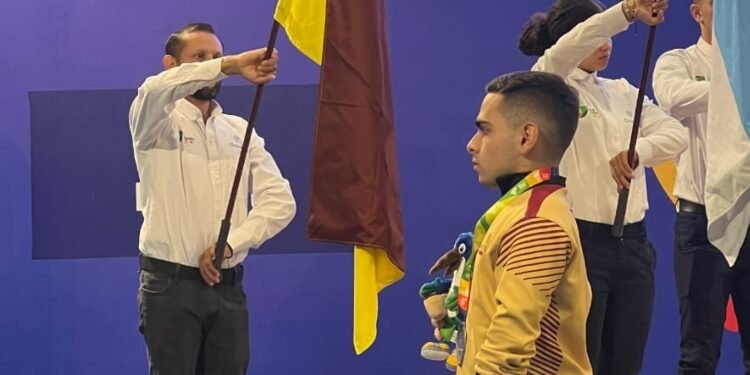 Nickman Díaz: de las piscinas a las pesas