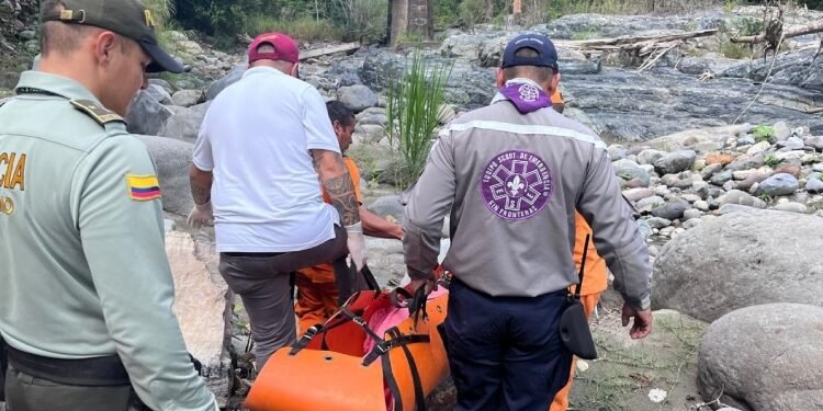 Rescatan cuerpos de madre e hija ahogadas en aguas de El Espumoso 