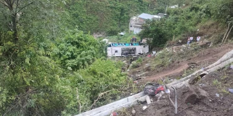 Tragedia en la vía Ipiales – Pasto: Más de 14 muertos y varios de heridos tras caída de ubs al abismo