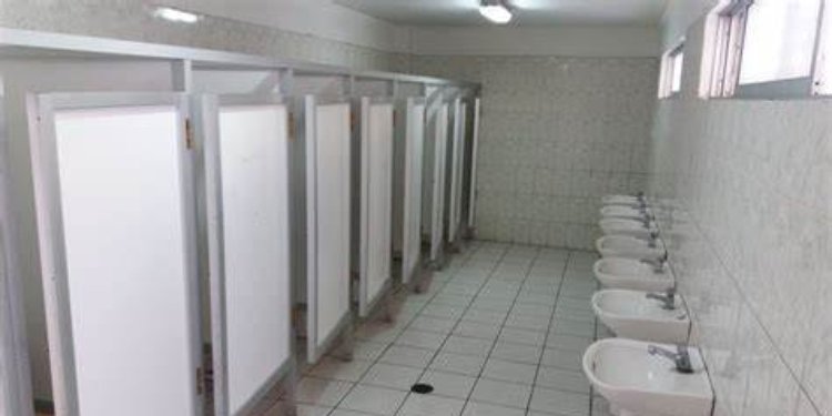 Impactante hallazgo de un feto en un baño escolar de Bogotá