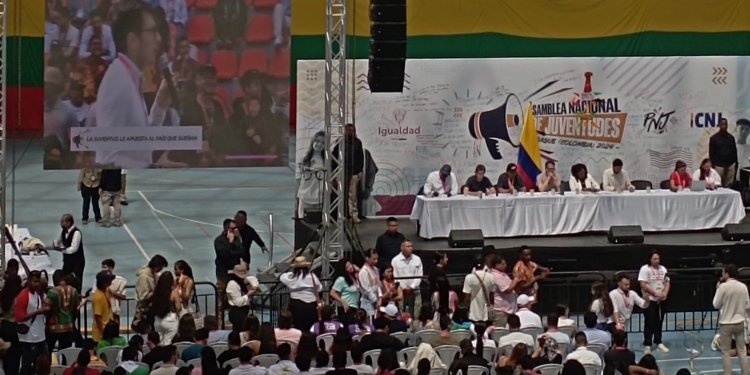 Madre asegura que su hijo falleció luego de intoxicarse con comida repartida en el Congreso de Juventudes en Ibagué