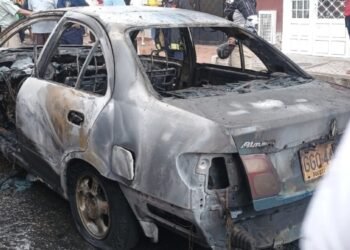 Vehículo se quemó en el sector de Ambalá