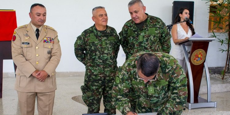 Asumió el mando el nuevo Comandante de la Sexta Brigada del Ejército el mando de las tropas militares en el Tolima