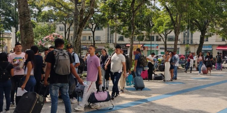 180 personas salieron de Ibagué rumbo a armar ramos de flores para San Valentín