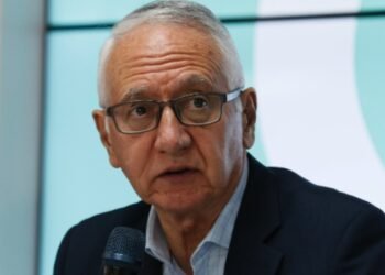 ¿Por qué abren juicio disciplinario contra Ministro de Salud en Colombia?