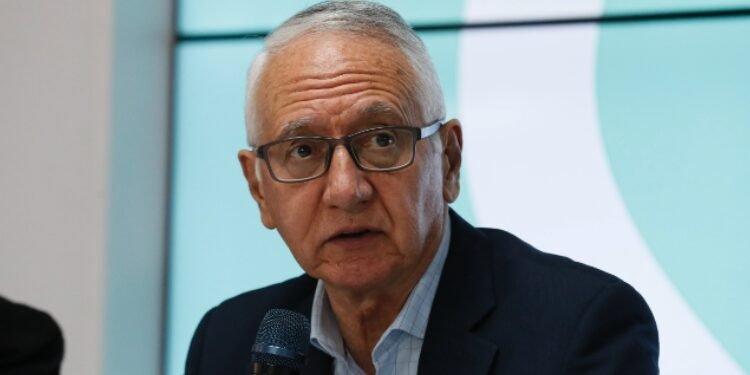 ¿Por qué abren juicio disciplinario contra Ministro de Salud en Colombia?