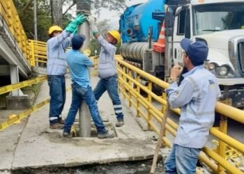 En el barrio Picaleña las cuadrillas del IBAL atendieron afectación en alcantarillado