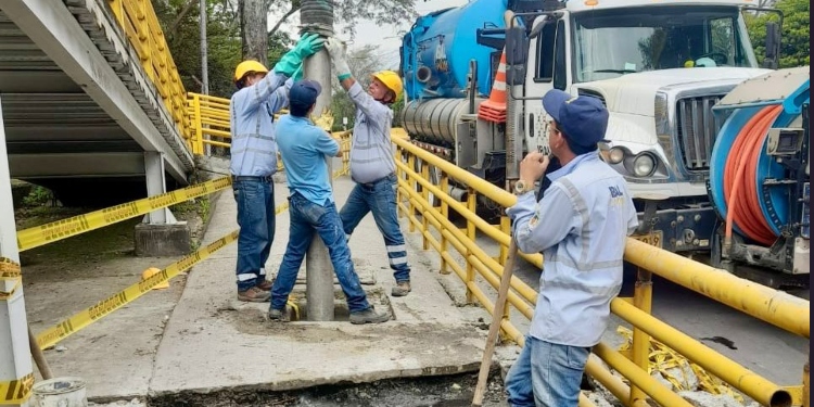 En el barrio Picaleña las cuadrillas del IBAL atendieron afectación en alcantarillado