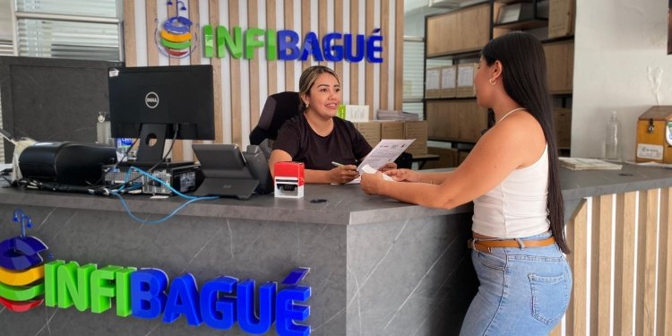 La Administración Municipal entregó 200 Inficréditos sin intereses a emprendedores y microempresarios que recurrían al gota a gota