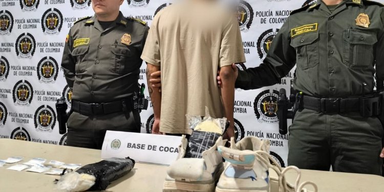 Adolescente fue aprehendido cuando, presuntamente, transportaba casi un kilo de cocaína