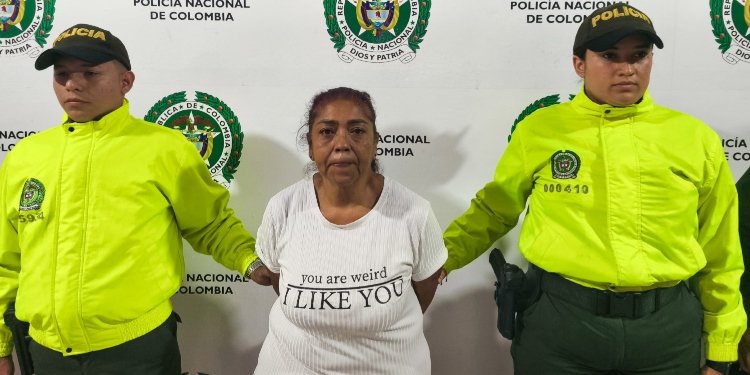 Le ‘cayeron’ a ‘La Gorda’ señalada de expender estupefacientes a través de una reja en su casa