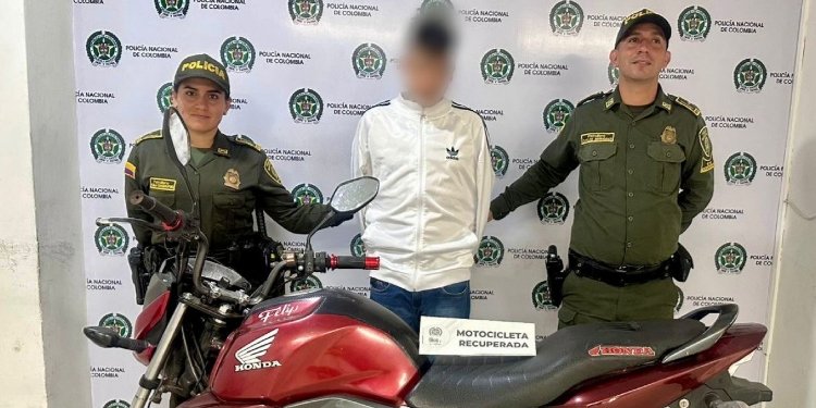 Autoridades en Ibagué capturaron a un adulto en compañía de dos adolescentes señalados de ser ‘jaladores’ de motos