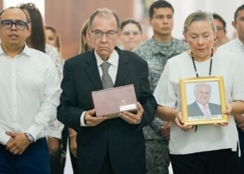 Mientras en Ibagué le rendía homenaje a Manuel Elkin Patarroyo en Bogotá, su fundación era desalojada