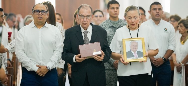 Mientras en Ibagué le rendía homenaje a Manuel Elkin Patarroyo en Bogotá, su fundación era desalojada