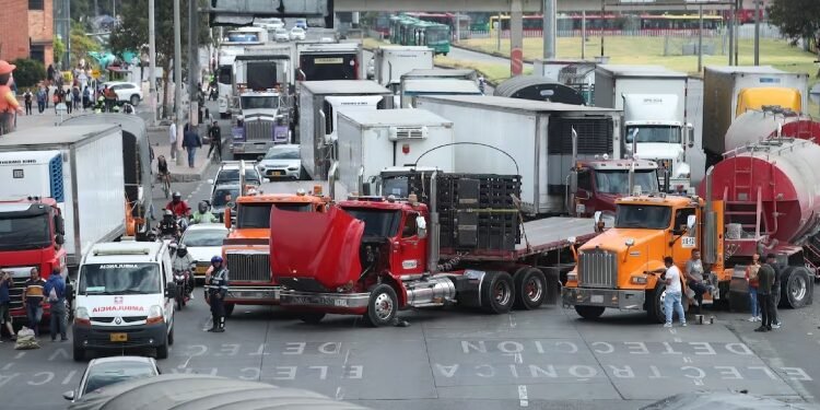 Camioneros en Colombia: Gremio denuncia incumplimiento del Gobierno y anuncian paro este 6 de Reyes